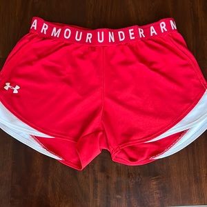 UNDERARMOUR Medium Red Athletic Shorts